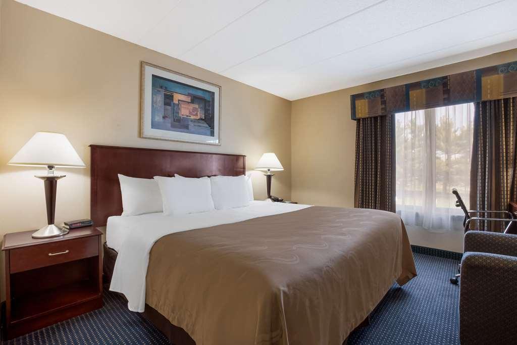 Quality Inn Near Princeton Lawrence Room photo