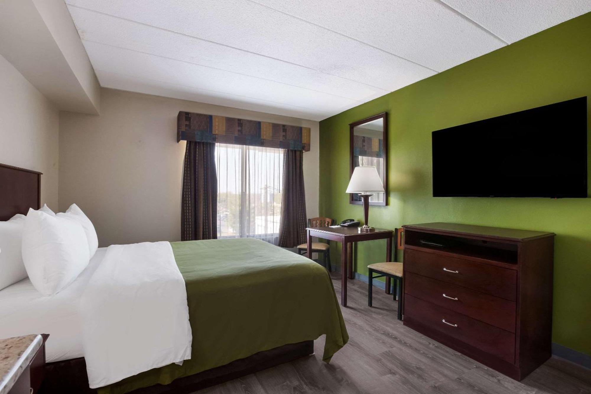 Quality Inn Near Princeton Lawrence Exterior photo