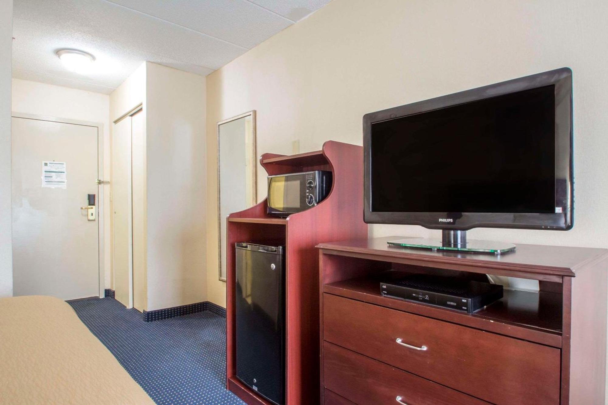 Quality Inn Near Princeton Lawrence Exterior photo
