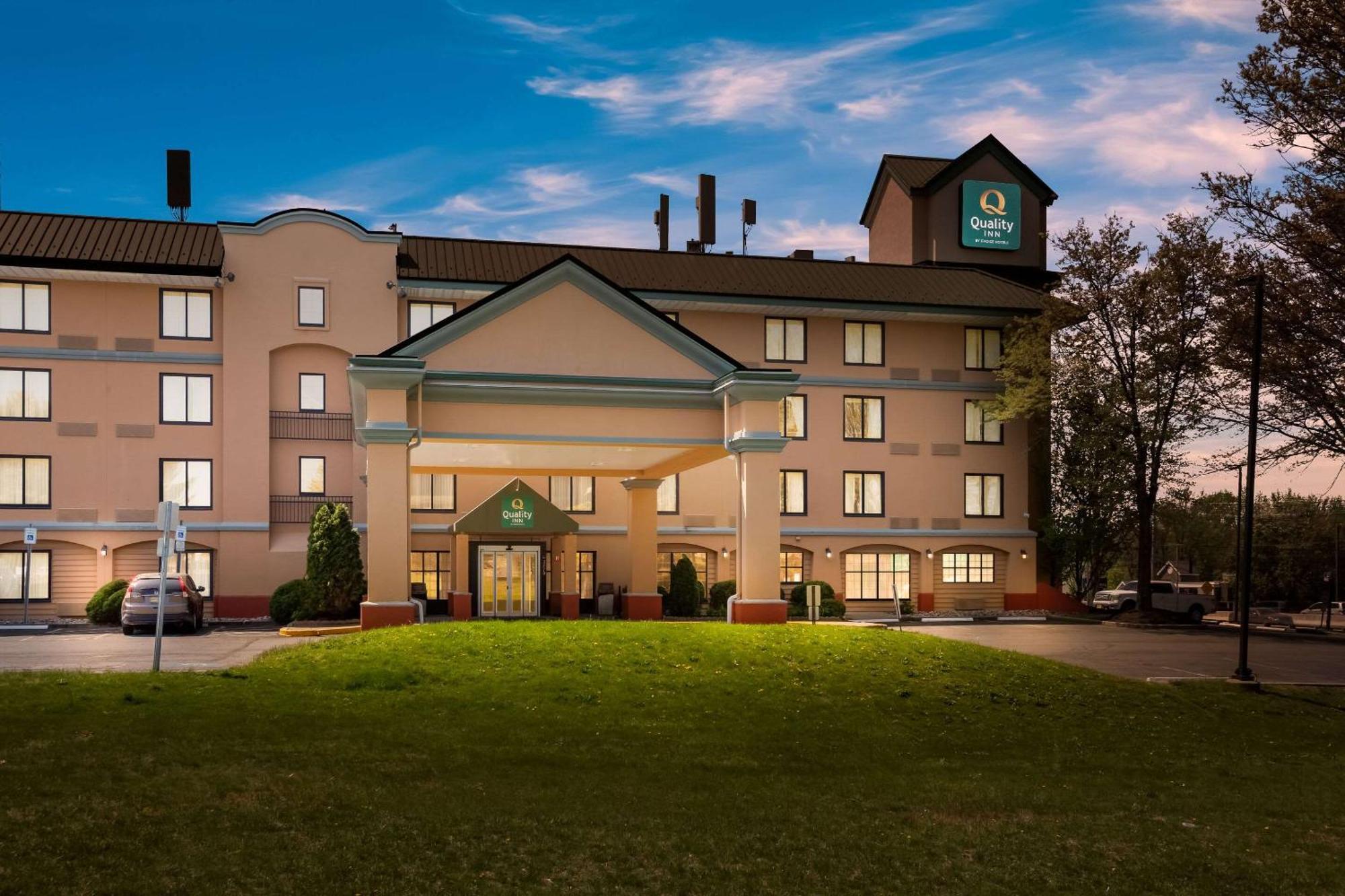 Quality Inn Near Princeton Lawrence Exterior photo