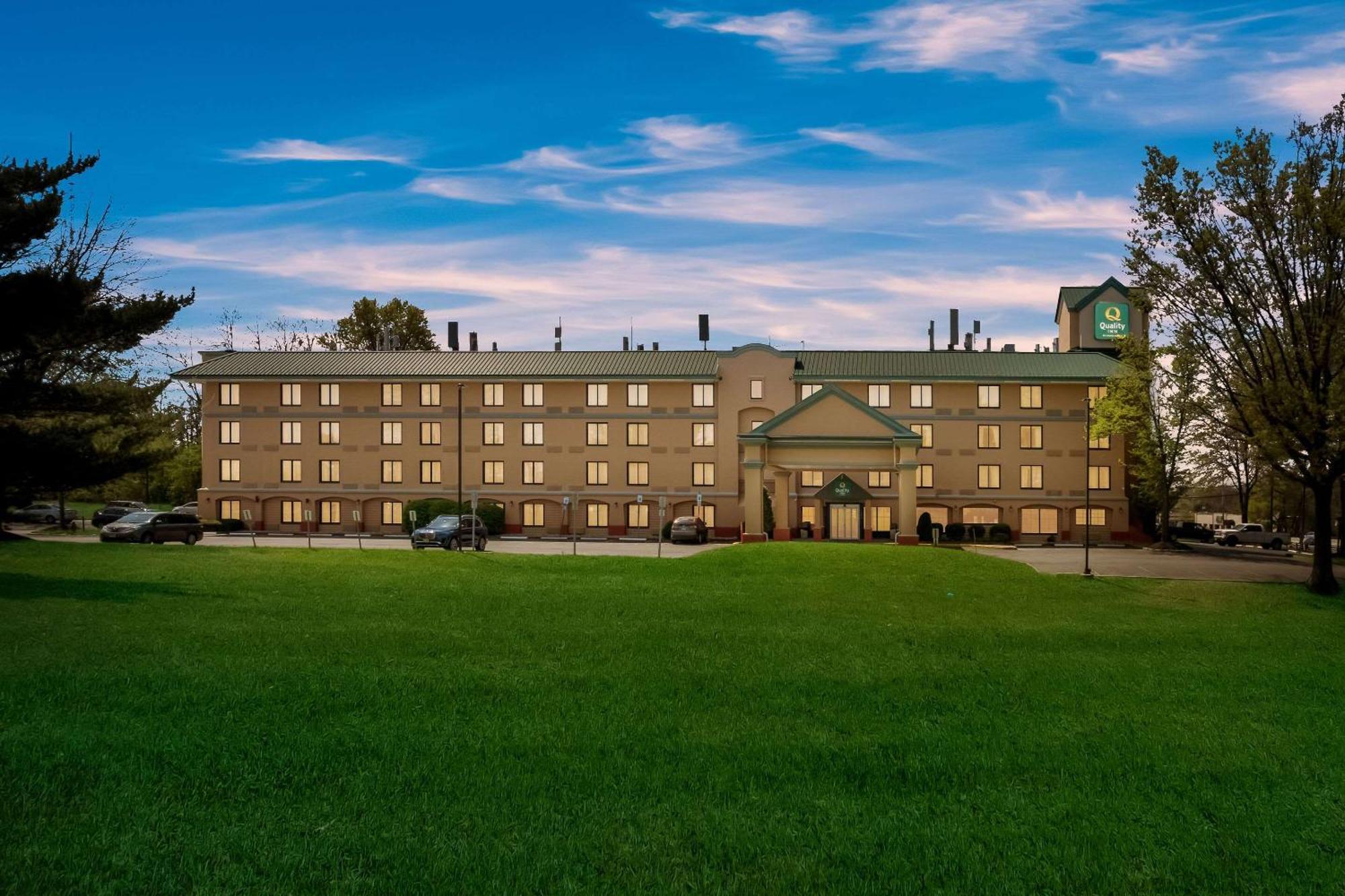 Quality Inn Near Princeton Lawrence Exterior photo