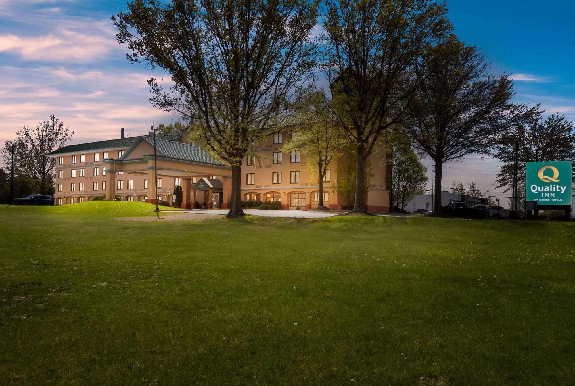 Quality Inn Near Princeton Lawrence Exterior photo