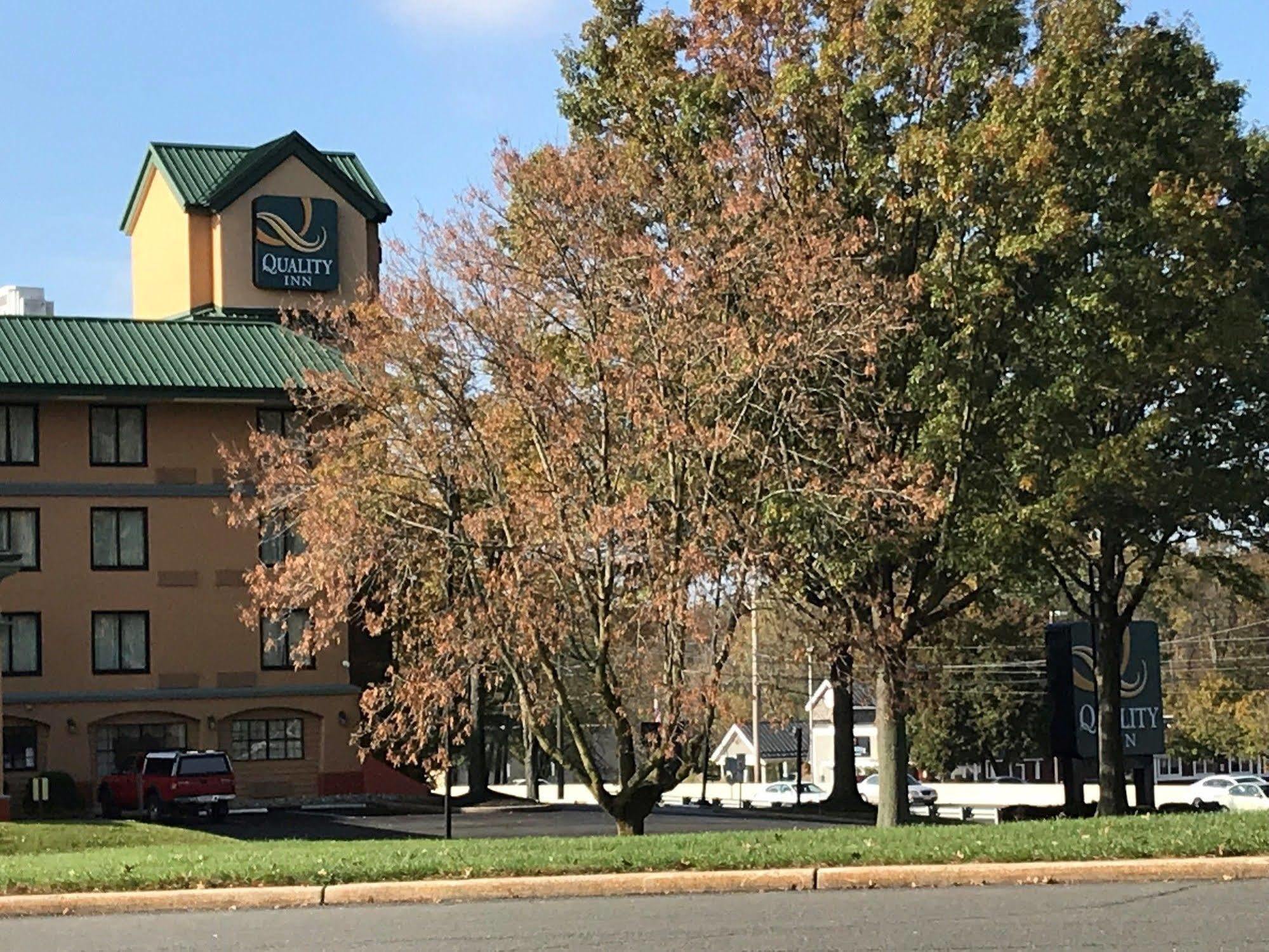 Quality Inn Near Princeton Lawrence Exterior photo
